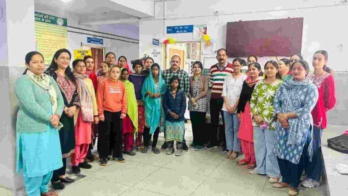 जिला स्वास्थ्य अधिकारी डॉ. अजय अत्री ने बताया कि रविवार यानि 12 अप्रैल को भी जिला के 32 अस्पतालों एवं स्वास्थ्य केंद्रों में एचपीवी के टीके लगाए जाएंगे।