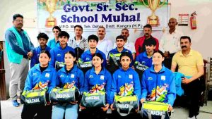 हिमाचल प्रदेश के अंडर-17 बैडमिंटन खिलाड़ियों की टीम मंगलवार को नेशनल स्कूल गेम्स के लिए दिल्ली रवाना हो गई। जिला कांगड़ा के राजकीय वरिष्ठ माध्यमिक विद्यालय मुहाल में 11 अप्रैल से 14 अप्रैल 2026 तक बालक और बालिका वर्ग का बैडमिंटन कोचिंग कैंप आयोजित किया गया।