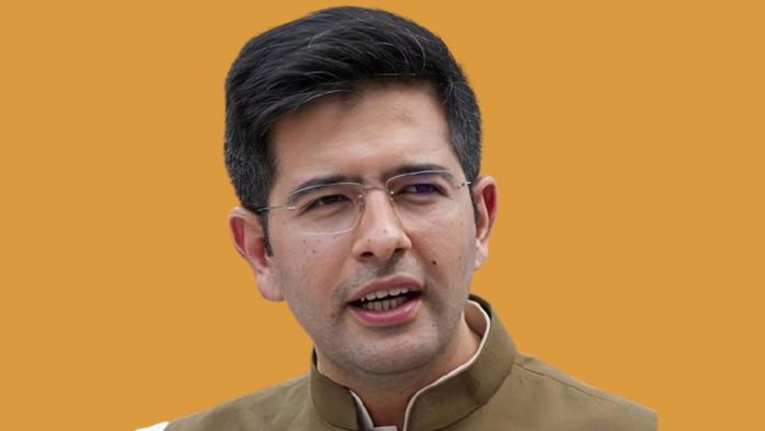 raghav chaddha aap आम आदमी पार्टी (AAP) के सांसद राघव चड्ढा (Raghav Chadha) ने राज्यसभा में उपनेता पद से हटाए जाने के बाद तीखा रुख अपनाते हुए अपनी ही पार्टी और व्यवस्था पर सवाल खड़े कर दिए।
