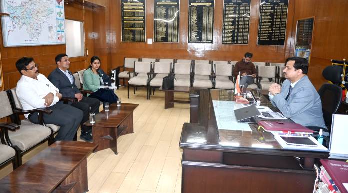 केंद्रीय विद्यालय कोटखाई में शैक्षणिक सत्र 2026-27 के लिए प्रवेश प्रक्रिया 8 अप्रैल से 20 अप्रैल तक आयोजित की जाएगी। मंगलवार को स्कूल की प्रधानाचार्य डॉ. शिवानी ने अपनी ज्वाइनिंग उपायुक्त शिमला अनुपम कश्यप को दी। इस दौरान उपायुक्त ने कहा कि इसी सत्र से कक्षाएं शुरू हो जाएंगी।