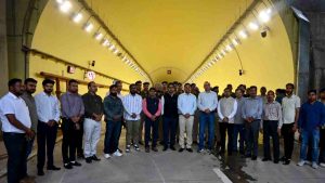 कीरतपुर-नेरचैक फोरलेन पर यातायात को अधिक सुगम और सुरक्षित बनाने की दिशा में मंगलवार को एक महत्वपूर्ण उपलब्धि हासिल की गई, जब बिलासपुर के कैंचीमोड़ स्थित टनल-1 में निर्मित 1800 मीटर लंबी पहली ट्विन ट्यूब टनल का सफल ट्रायल रन किया गया।