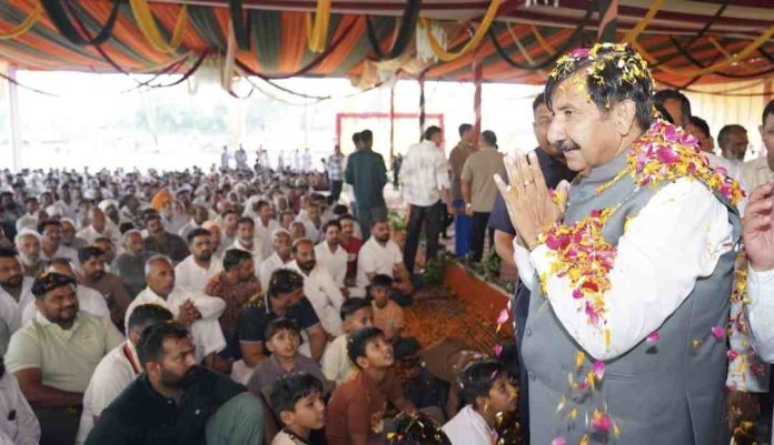 जखेवाल में संत बाबा ढांगू वाले महाराज जी की जयंती पर आयोजित कार्यक्रम में उपमुख्यमंत्री मुकेश अग्निहोत्री ने शिरकत की।