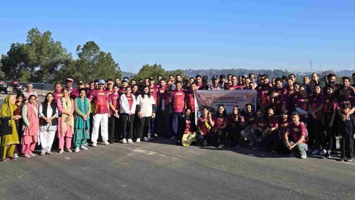 सोल्जरथॉन पंजाब नेशनल बैंक ने भारतीय सशस्त्र बलों के साहस, त्याग और समर्पण के प्रति सम्मान व्यक्त करने के लिए शुक्रवार सुबह यहां फोरलेन बाईपास पर दौड़ ‘सोल्जरथॉन’ आयोजित की।