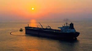 लेबनान में युद्धविराम समझौते के बाद ईरान ने रणनीतिक रूप से बेहद अहम होर्मुज जलडमरूमध्य को सभी वाणिज्यिक जहाजों के लिए खोल दिया है।