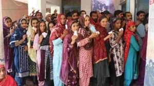 प्रथम चरण के चुनाव में 94 ग्राम पंचायतों के 588 वार्डों के लिए आज हुए मतदान में कुल 83.41 प्रतिशत मतदान दर्ज हुआ है, जिसमें 83.52 प्रतिशत पुरूष मतदाता और 83.29 प्रतिशत महिला मतदाताओं ने अपने मताधिकार का प्रयोग किया।