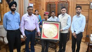 एशियाई खेलों में चंबा की सीमा ने जीता कांस्य, 10 हजार मीटर दौड़ में देश का नाम रोशन करने पर DC ने किया सम्मानित