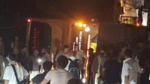 जम्मू से देहरादून जा रही एक निजी ट्रैवल कंपनी की लग्जरी बस देर रात हिमाचल प्रदेश के कांगड़ा जिले के डमटाल क्षेत्र में हादसे का शिकार हो गई। हादसे के बाद मौके पर चीख-पुकार मच गई।