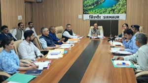 DMFT SIRMAUR उद्योग, संसदीय मामले और श्रम एवं रोजगार मंत्री हर्षवर्धन चौहान ने आज जिला सिरमौर में जिला खनिज फाउंडेशन ट्रस्ट (DMFT) की शासी परिषद की बैठक की अध्यक्षता की।