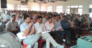 प्रशिक्षण के दौरान अधिकारियों को बैलेट पेपर, बैलेट बॉक्स और पंचायत चुनाव में प्रयुक्त होने वाले विभिन्न प्रपत्रों को भरने की प्रक्रिया विस्तार पूर्वक समझाई गई।
