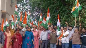 जिला सिरमौर के पच्छाद विधानसभा क्षेत्र के राजगढ़ में शनिवार को भाजपा ने तिरंगा यात्रा निकाली। विधायक रीना कश्यप के नेतृत्व में निकली यात्रा में मंडल पदाधिकारियों समेत भारी संख्या में कार्यकर्ता शामिल हुए।