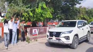 प्रदर्शन के दौरान 'जयराम ठाकुर मुर्दाबाद', 'जेपी नड्डा मुर्दाबाद' और 'भाजपा सरकार मुर्दाबाद' के नारे लगाए गए।