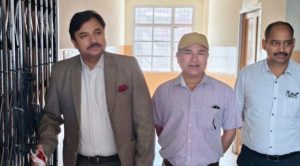 इस दौरान उन्होंने वेयरहाउस में रखी इलेक्ट्रॉनिक वोटिंग मशीनों (EVM) एवं वीवीपैट मशीनों की सुरक्षा व्यवस्था का जायजा लिया और संबंधित अधिकारियों को आवश्यक दिशा-निर्देश जारी किए।