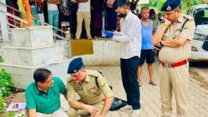 बरोटीवाला में युवक का मर्डर बरोटीवाला थाना क्षेत्र के लोअर भटेड़ गांव में शिव मंदिर के समीप युवक का शव मिलने के मामले में बद्दी पुलिस ने त्वरित कार्रवाई करते हुए दो संदिग्धों को हिरासत में लिया है।