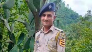जिला सिरमौर के पुलिस थाना माजरा में तैनात मुख्य आरक्षी कुलदीप सिंह (नं. 390) का पीजीआई चंडीगढ़ में उपचार के दौरान निधन हो गया। उनके असामयिक निधन की खबर से न केवल उनके परिवार बल्कि पूरे पुलिस विभाग में गहरा शोक व्याप्त है।