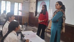 उपायुक्त गंधर्वा राठौड़ ने वीरवार को भोरंज उपमंडल में विभिन्न संस्थानों का दौरा करके इनमें जारी विकास कार्यों एवं अन्य गतिविधियों का जायजा लिया।