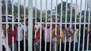 जिला सिरमौर के औद्योगिक क्षेत्र कालाअंब के मोगीनंद स्थित वुड स्टॉक लैमिनेट्स लिमिटेड में सांप के काटने से एक मजदूर की मौत के बाद रविवार को फैक्ट्री परिसर के बाहर तनावपूर्ण स्थिति बन गई।