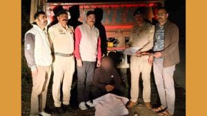 जिला सिरमौर के राजगढ़ क्षेत्र में पुलिस ने ट्रक में छुपाकर लाई जा रही चूरापोस्त की बड़ी बरामद की है। कार्रवाई के दौरान पुलिस ने 9 किलोग्राम से ज्यादा चूरापोस्त सहित आरोपी चालक को गिरफ्तार कर लिया।