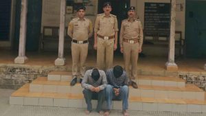 पुलिस ने नाकाबंदी के दौरान एक मोटरसाइकिल पर सवार दो युवकों को जांच के लिए रोका। तलाशी लेने पर उनके कब्जे से 485 ग्राम अफीम बरामद हुई।
