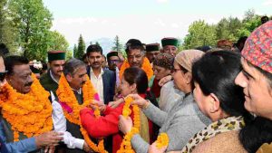 मुख्यमंत्री ने निर्विरोध निर्वाचित नारकंडा नगर पंचायत के लिए 50 लाख रुपये प्रदान करने की भी घोषणा की। नारकंडा में नवनिर्वाचित पंचायती राज प्रतिनिधियों ने मुख्यमंत्री को सम्मानित किया।