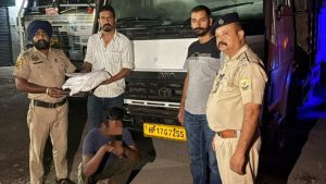 पुलिस थाना माजरा के तहत SIU नाहन की टीम ने गुप्त सूचना के आधार पर कार्रवाई करते हुए एक ट्रक चालक को 2 किलो 350 ग्राम भुक्की (पॉपी हस्क) के साथ गिरफ्तार किया है।