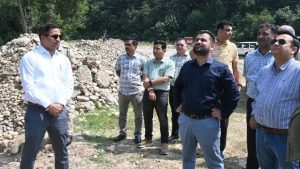 जिला प्रशासन बिलासपुर ने पर्यटन गतिविधियों को नई दिशा देने तथा स्थानीय स्तर पर रोजगार एवं स्वरोजगार के अवसर सृजित करने के उद्देश्य से चंडीगढ़-मनाली राष्ट्रीय राजमार्ग (फोरलेन) पर मंडी-भराड़ी में अत्याधुनिक स्काई वॉक (ग्लास बॉटम ब्रिज) सहित विभिन्न साहसिक पर्यटन सुविधाएं विकसित करने का प्रस्ताव तैयार किया गया है।