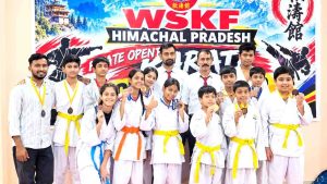 जिला सोलन के चंबाघाट स्थित शेड्स लॉ कॉलेज में डब्ल्यूएसकेएफ द्वारा एचपी स्टेट कराटे चैंपियनशिप का आयोजन किया गया। प्रतियोगिता में हिमाचल प्रदेश के सिरमौर, सोलन, शिमला और किन्नौर जिलों के 200 से अधिक खिलाड़ियों ने विभिन्न भार वर्गों में भाग लिया।