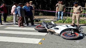 पांवटा साहिब-शिलाई सड़क पर पिकअप से टकराई बाइक, 26 वर्षीय युवक की मौके पर मौत; दूसरा गंभीर