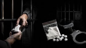 crime prison jail हिमाचल प्रदेश के जिला ऊना के बनगढ़ कारागार में विचाराधीन बंदी से मुलाकात करने पहुंचे उसके पिता पर बेटे को संदिग्ध सामग्री देने का आरोप लगा है।