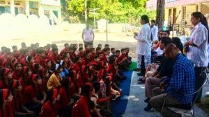 जिला सिरमौर की राजकीय वरिष्ठ माध्यमिक पाठशाला धौण में स्वास्थ्य विभाग की ओर से हेल्थ चेकअप कैंप का आयोजन किया गया, जिसमें विद्यालय के सभी 150 बच्चों, अध्यापकों, अन्य कर्मचारियों और अभिभावकों के स्वास्थ्य की जांच की गई।