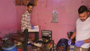 पुलिस ने आरोपी महिला के विरुद्ध हत्या का मामला दर्ज कर जांच शुरू कर दी है।