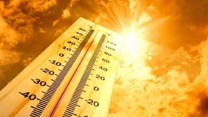 हिमाचल प्रदेश में अप्रैल माह के अंतिम दिनों में मौसम के तीखे तेवर डराने लगे हैं। मैदानी और निचले क्षेत्रों में भीषण गर्मी ने लोगों का हाल बेहाल कर दिया है। वहीं, ऊंचाई वाले इलाकों में भी गर्मी का असर दिख रहा है।