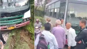 हिमाचल प्रदेश के जिला मंडी में सोमवार सुबह एचआरटीसी की एक बस सड़क धंसने से दुर्घटनाग्रस्त होने से बाल-बाल बच गई।