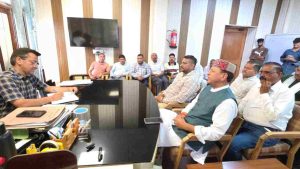 meeting held at se pwd nahan भाजपा प्रदेश अध्यक्ष डॉ. राजीव बिंदल ने गिरिनगर रोड से पॉलिटेक्निक तक बन रही सड़क के निर्माण कार्य में गंभीर अनियमितताओं का आरोप लगाते हुए इसकी निष्पक्ष जांच की मांग की है।
