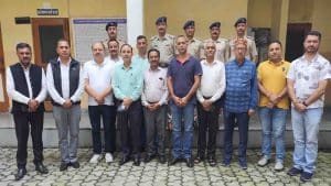 डीएसपी राजगढ़ वीसी नेगी की अध्यक्षता में पुलिस थाना राजगढ़ में रोड सेफ्टी क्लब की बैठक आयोजित की गई। बैठक में बाजार की यातायात एवं पार्किंग व्यवस्था को सुचारू बनाने के लिए कई महत्वपूर्ण निर्णय लिए गए।