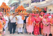 भगवान वामन देव की पालकी के साथ उमड़ा भारी जनसैलाब, सराहां में तीन दिवसीय मेले का भव्य आगाज, खूब गूंजे जयकारे जिला सिरमौर के उपमंडल सराहां में बुधवार को तीन दिवसीय राज्य स्तरीय श्री वामन द्वादशी मेले का भव्य आगाज हुआ।