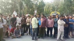 जिला सिरमौर के उपमंडल पांवटा साहिब के सतौन बस स्टैंड के पास मंगलवार शाम डंपर की चपेट में आने से एक राहगीर की मौके पर ही मौत हो गई।