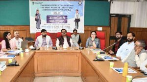 मनमोहन शर्मा ने जनगणना-2027 के लिए ज़िला सोलन में नियुक्त 38 फील्ड ट्रेनर को तकनीकी एवं व्यावहारिक पहलुओं पर विस्तृत जानकारी तथा आवश्यक निर्देश दिए।