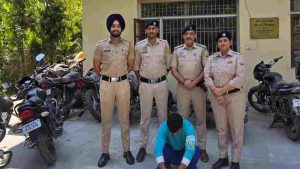जांच के आधार पर पुलिस टीम पंजाब के खन्ना क्षेत्र में पहुंची और सुआपुली माजरी, खन्ना से चोरी हुआ मोटरसाइकिल और मोबाइल फोन बरामद कर लिया।