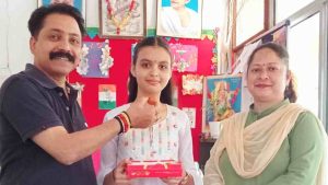 इन परीक्षा परिणामों में कुमारी स्नेहा ने 700 में से 642 अंक प्राप्त कर प्रथम स्थान हासिल किया। कुमारी स्नेहा बैस ने 700 में से 617 अंक प्राप्त कर द्वितीय स्थान प्राप्त किया, जबकि कुमारी अंजलि ने 700 में से 594 अंक प्राप्त कर तृतीय स्थान हासिल किया।