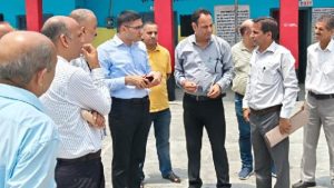 उपायुक्त मुकेश रेपसवाल ने आज चुराह विधानसभा क्षेत्र के अंतर्गत ग्राम पंचायत पुखरी का दौरा कर राजकीय वरिष्ठ माध्यमिक विद्यालय, आंगनबाड़ी केंद्र और उप तहसील कार्यालय भवन निर्माण के लिए प्रस्तावित स्थल का निरीक्षण किया।