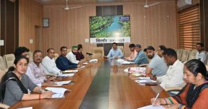 अतिरिक्त जिला दंडाधिकारी सिरमौर एल.आर. वर्मा ने उपायुक्त कार्यालय के सभागार में जिला स्तरीय आधार निगरानी समिति की बैठक की अध्यक्षता करते हुए कहा कि 0 से 5 वर्ष के बच्चों का आधार कार्ड (Aadhar Card) बनवाना अति आवश्यक है।