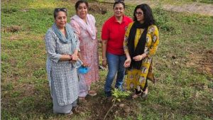 पर्यावरण संरक्षण की दिशा में एक सराहनीय पहल करते हुए इनरव्हील क्लब नाहन क्लासिक और रोटरी क्लब नाहन सिरमौर हिल्स ने भारतीय सेना के सहयोग से आर्मी क्षेत्र में संयुक्त पौधरोपण अभियान आयोजित किया।