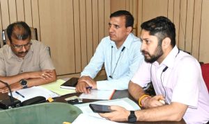उपायुक्त अपूर्व देवगन की अध्यक्षता में आज यहां जिला स्तरीय एंटी रैगिंग कमेटी की बैठक आयोजित की गई। इसमें शैक्षणिक संस्थानों में रैगिंग पर कड़ाई से रोक लगाने संबंधी विभिन्न पहलुओं पर चर्चा की गई।