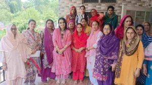 एचपीवी वैक्सीनेशन हमीरपुर सर्विकल कैंसर (गर्भाशय ग्रीवा का कैंसर) से बचाव हेतु आरंभ किए गए एचपीवी (HPV) टीकाकरण अभियान के तहत जिला में 14-15 वर्ष के आयु वर्ग की सभी लड़कियों का टीकाकरण सुनिश्चित करने के लिए उपायुक्त गंधर्वा राठौड़ भी स्वयं फील्ड में उतर गई हैं।