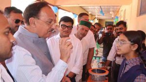 कफोटा में साइंस लैब का उद्घाटन के दौरान मंत्री हर्षवर्धन चौहान शिलाई विधानसभा क्षेत्र के वरिष्ठ माध्यमिक पाठशाला कफोटा में विज्ञान प्रयोगशाला सहित जिला की 10 अन्य विज्ञान प्रयोगशालाओं का शुभारंभ किया। इस अवसर पर उद्योग मंत्री ने कहा कि सीएसआर के माध्यम से प्रत्येक प्रयोगशाला पर 10-10 लाख रुपये खर्च किए गए हैं।