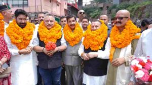 135 करोड़ रुपये की गिरी पेयजल आपूर्ति योजना का लगभग 90 प्रतिशत कार्य पूरा हो चुका है और शेष कार्य लोगों के सहयोग से जल्द पूरा कर लिया जाएगा। इस योजना से 17 ग्राम पंचायतों के लगभग 180 गांवों के 55 हजार लोगों को लाभ मिलेगा।