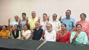 नगर परिषद नाहन चुनाव को लेकर शहर की सियासत पूरी तरह गरमा गई है। 17 मई को होने वाले चुनाव से पहले कांग्रेस ने भाजपा शासित नगर परिषद के 10 साल के कार्यकाल पर सीधा हमला बोलते हुए शहर की बदहाल व्यवस्थाओं, पार्किंग संकट, बेसहारा पशुओं, गंदगी, बंदरों और नशे जैसे मुद्दों को बड़ा चुनावी एजेंडा बना दिया है।