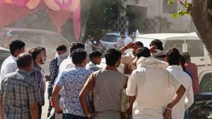 हिमाचल प्रदेश में पंचायतीराज चुनाव के प्रथम चरण के दौरान औद्योगिक क्षेत्र कालाअंब के एक मतदान केंद्र पर कथित संदिग्ध मतदान का मामला सामने आने के बाद माहौल गरमा गया है। मतदान प्रक्रिया के बीच संदिग्ध तरीके से वोट डाले जाने के आरोपों ने प्रशासन और पुलिस को भी हरकत में ला दिया है।
