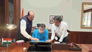 राज्यसभा सांसद हर्ष महाजन ने बुधवार को केंद्रीय सड़क परिवहन एवं राजमार्ग मंत्री नितिन गडकरी से शिष्टाचार भेंट की। इस अवसर पर हिमाचल प्रदेश से जुड़े विभिन्न महत्वपूर्ण राष्ट्रीय राजमार्गों, सड़क संपर्क और अधोसंरचना विकास से जुड़े विषयों पर विस्तार से सार्थक चर्चा हुई।