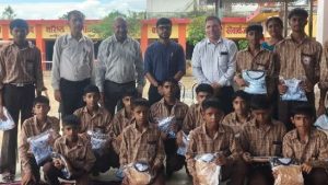 शहीद कमलकांत मेमोरियल राजकीय वरिष्ठ माध्यमिक विद्यालय, कोटड़ी व्यास में राष्ट्रीय और राज्य स्तर पर उत्कृष्ट प्रदर्शन करने वाले खिलाड़ियों को स्पोर्ट्स किट वितरित कर सम्मानित किया गया।